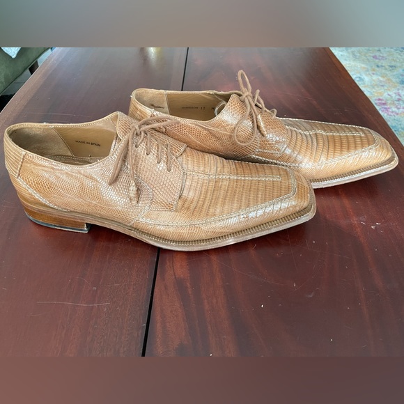 Mezlan lace up dress shoes. Size 12. - Picture 2 of 4
